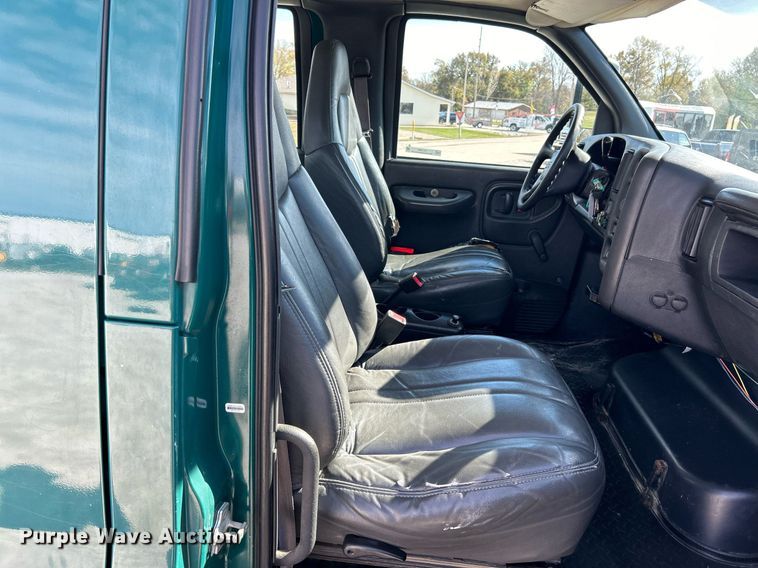 image for item EK3695 2008 GMC C4500 Crew Cab utility / service truck