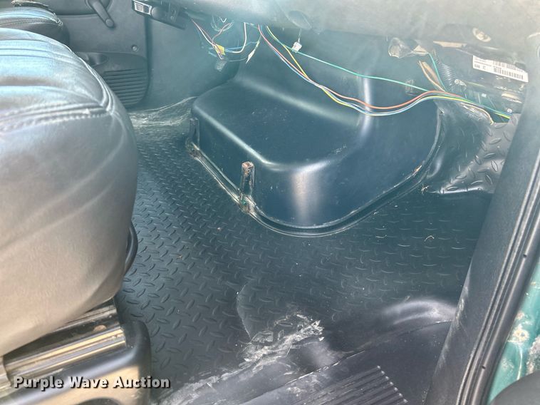 image for item EK3695 2008 GMC C4500 Crew Cab utility / service truck