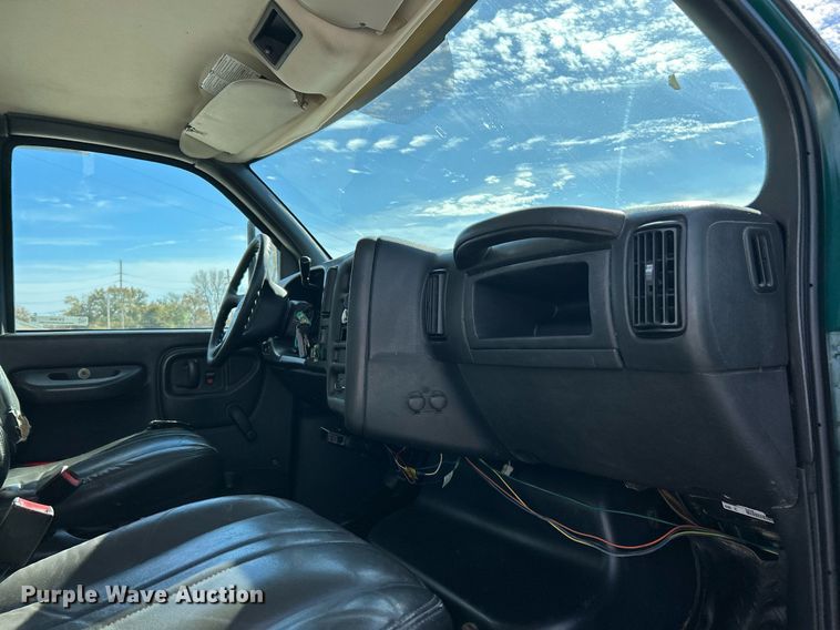 image for item EK3695 2008 GMC C4500 Crew Cab utility / service truck