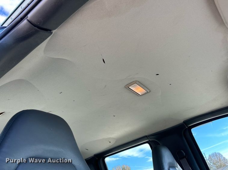 image for item EK3695 2008 GMC C4500 Crew Cab utility / service truck