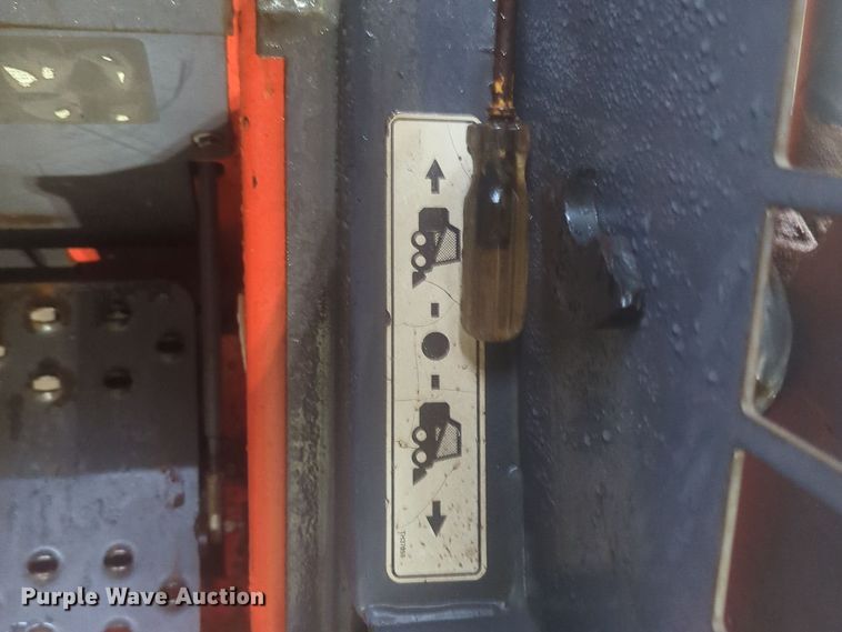 image for item EQ2448 Thomas B403/LQ170R skid steer loader