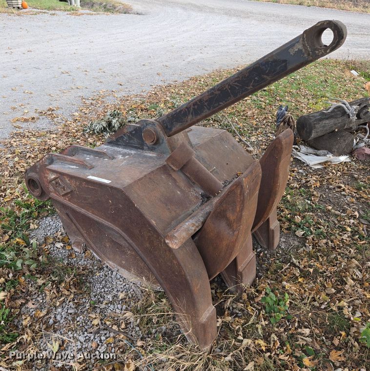 image for item EQ3545 Pemberton  grapple bucket 