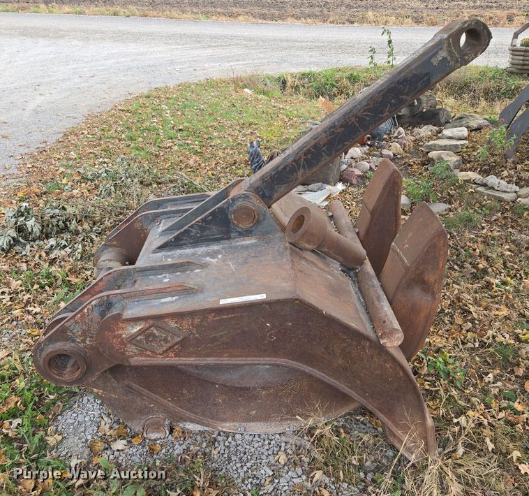 image for item EQ3545 Pemberton  grapple bucket 