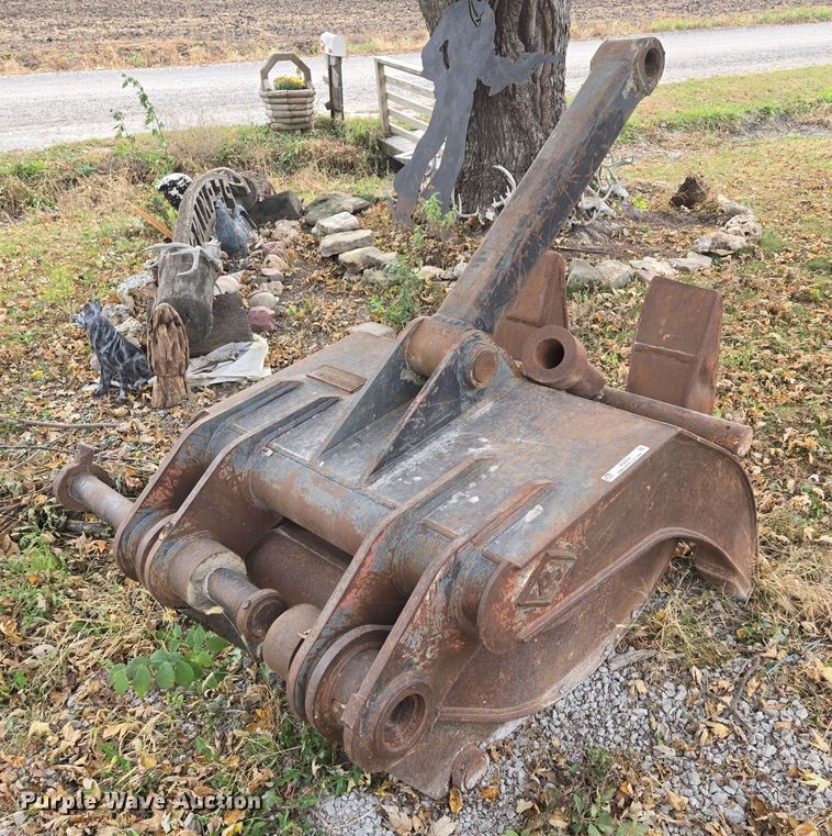 image for item EQ3545 Pemberton  grapple bucket 