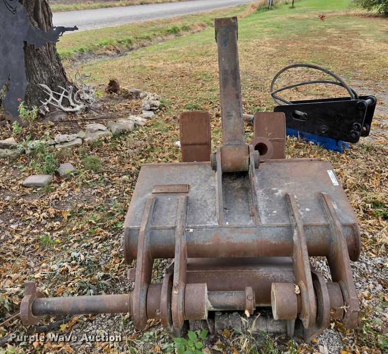 image for item EQ3545 Pemberton  grapple bucket 