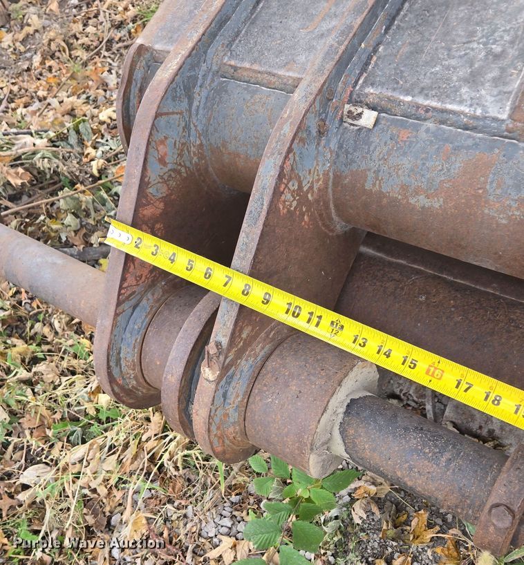 image for item EQ3545 Pemberton  grapple bucket 