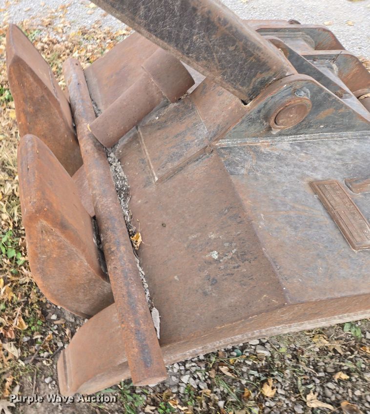 image for item EQ3545 Pemberton  grapple bucket 