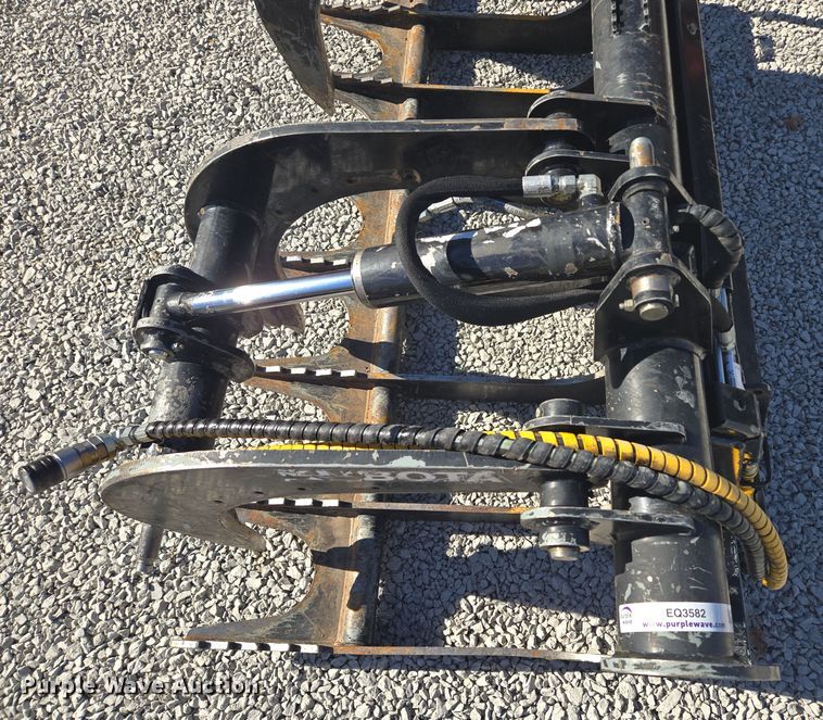 image for item EQ3582 Kubota  RG3074 skid steer grapple bucket