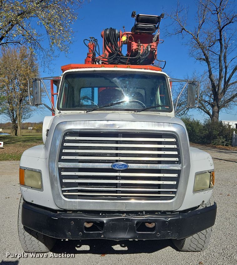 image for item EQ3584 1997 Ford  Max L-9000 grapple truck