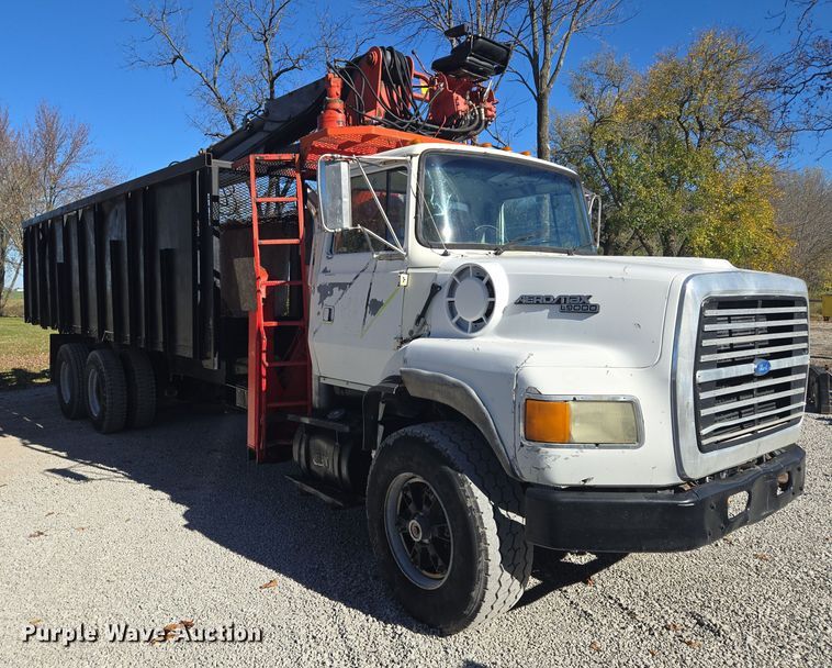 image for item EQ3584 1997 Ford  Max L-9000 grapple truck