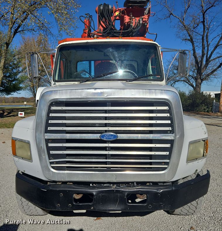 image for item EQ3584 1997 Ford  Max L-9000 grapple truck