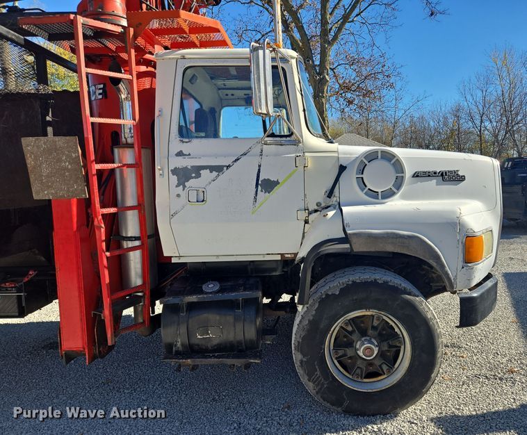 image for item EQ3584 1997 Ford  Max L-9000 grapple truck
