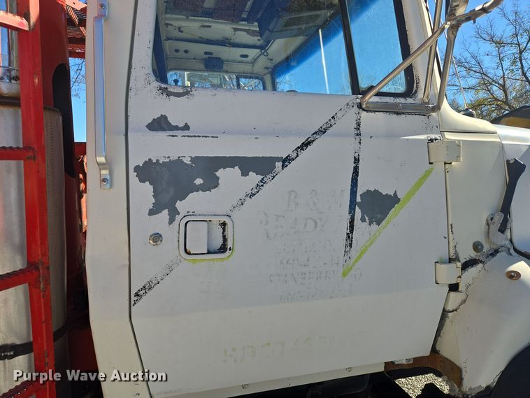 image for item EQ3584 1997 Ford  Max L-9000 grapple truck