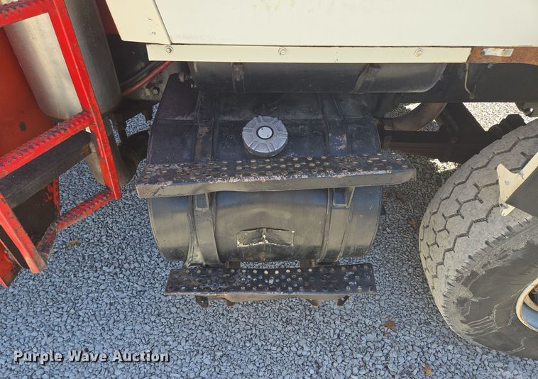 image for item EQ3584 1997 Ford  Max L-9000 grapple truck