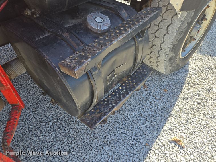 image for item EQ3584 1997 Ford  Max L-9000 grapple truck