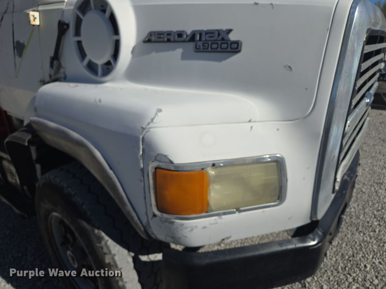 image for item EQ3584 1997 Ford  Max L-9000 grapple truck