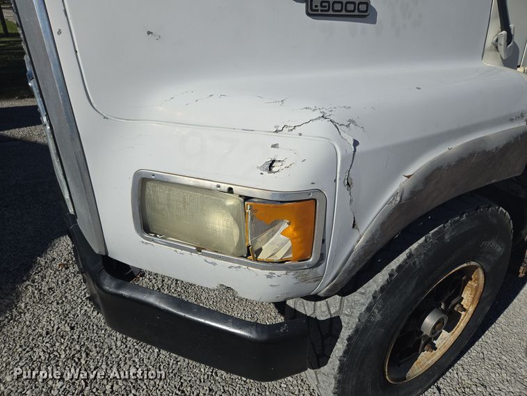 image for item EQ3584 1997 Ford  Max L-9000 grapple truck