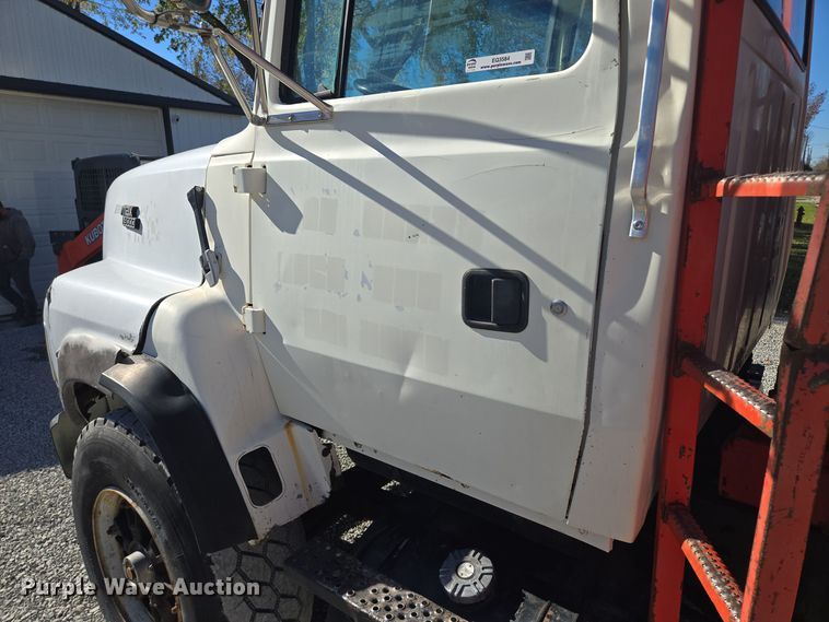 image for item EQ3584 1997 Ford  Max L-9000 grapple truck