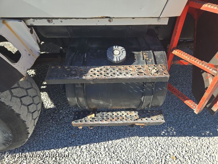 image for item EQ3584 1997 Ford  Max L-9000 grapple truck