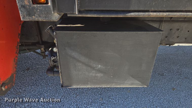 image for item EQ3584 1997 Ford  Max L-9000 grapple truck