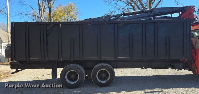 image for item EQ3584 1997 Ford  Max L-9000 grapple truck