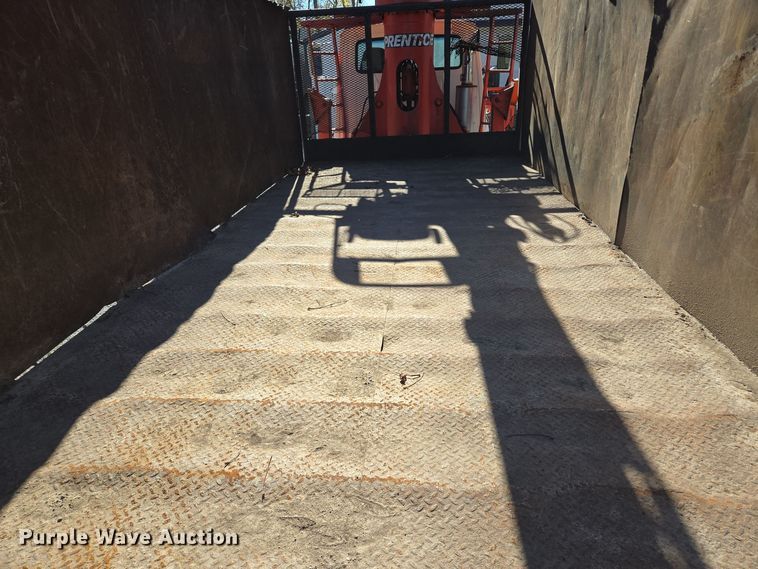 image for item EQ3584 1997 Ford  Max L-9000 grapple truck