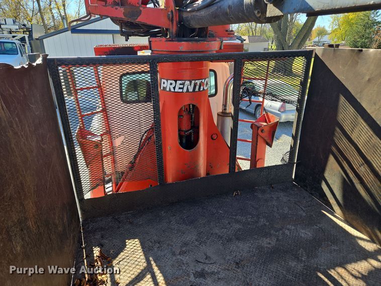 image for item EQ3584 1997 Ford  Max L-9000 grapple truck