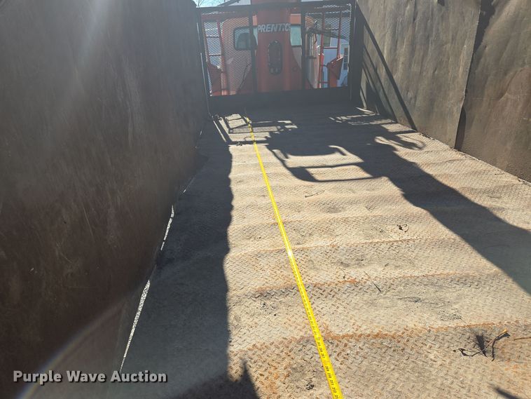 image for item EQ3584 1997 Ford  Max L-9000 grapple truck