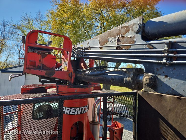 image for item EQ3584 1997 Ford  Max L-9000 grapple truck