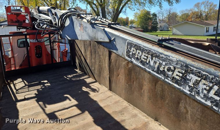 image for item EQ3584 1997 Ford  Max L-9000 grapple truck