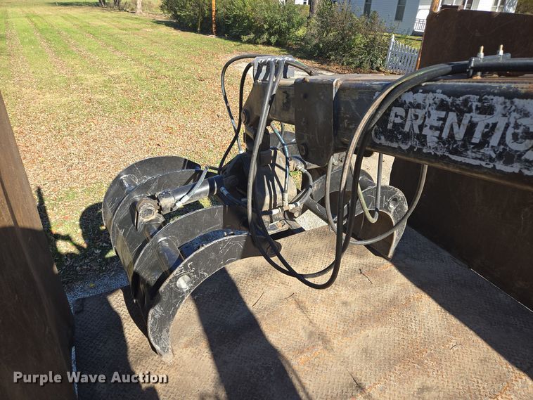 image for item EQ3584 1997 Ford  Max L-9000 grapple truck