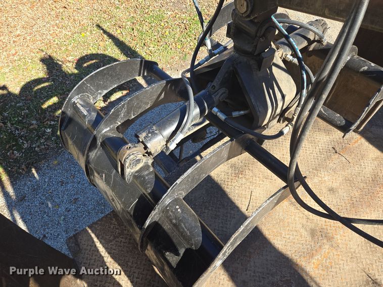 image for item EQ3584 1997 Ford  Max L-9000 grapple truck