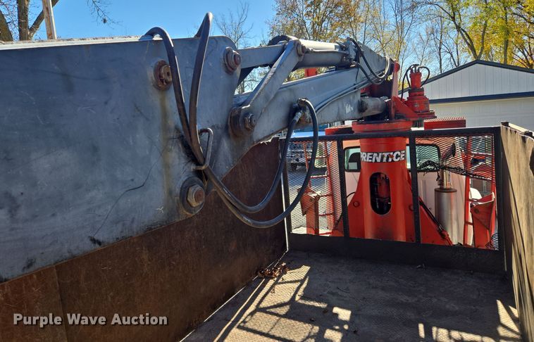 image for item EQ3584 1997 Ford  Max L-9000 grapple truck