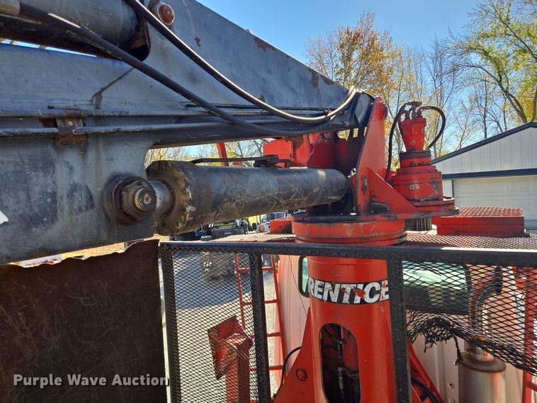 image for item EQ3584 1997 Ford  Max L-9000 grapple truck