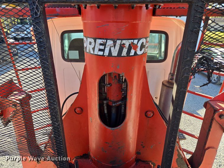 image for item EQ3584 1997 Ford  Max L-9000 grapple truck