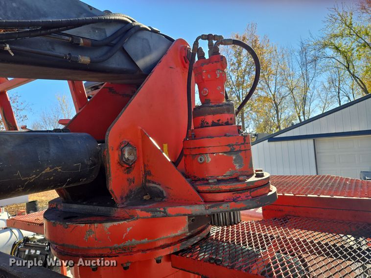 image for item EQ3584 1997 Ford  Max L-9000 grapple truck