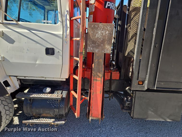 image for item EQ3584 1997 Ford  Max L-9000 grapple truck