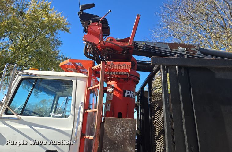 image for item EQ3584 1997 Ford  Max L-9000 grapple truck