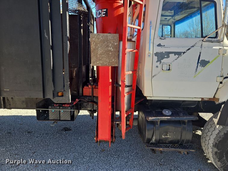 image for item EQ3584 1997 Ford  Max L-9000 grapple truck