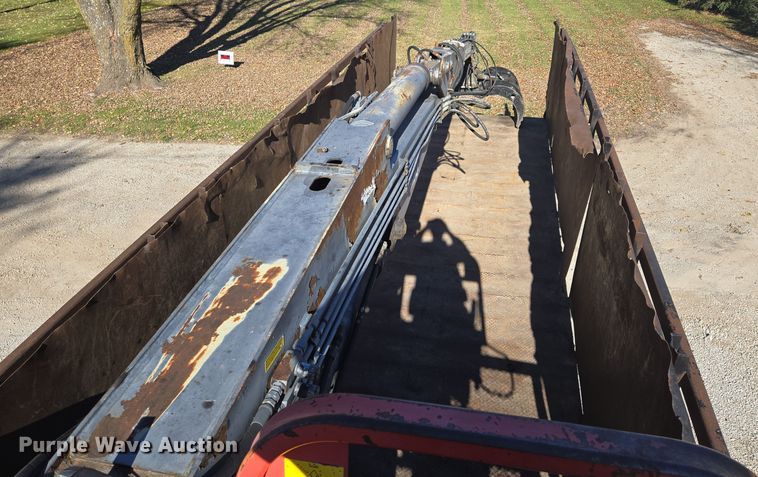 image for item EQ3584 1997 Ford  Max L-9000 grapple truck