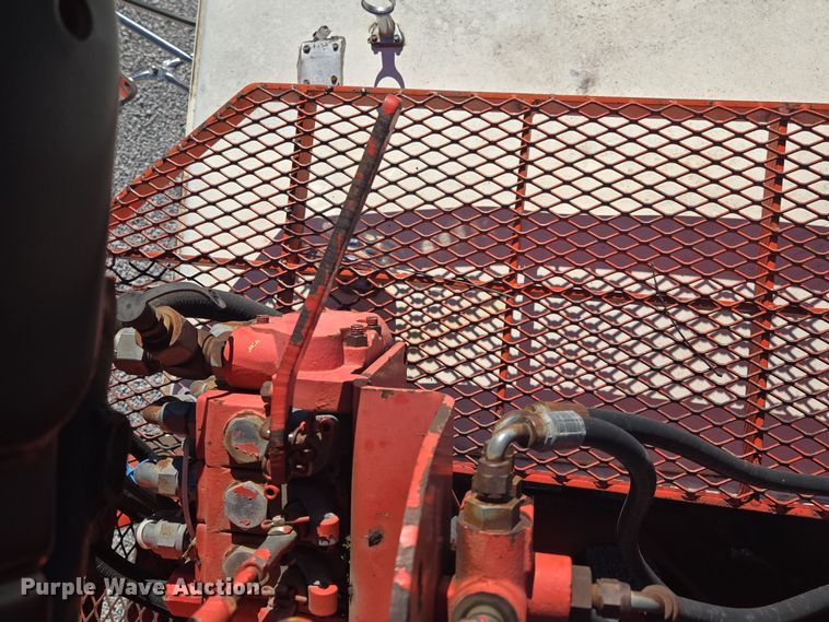 image for item EQ3584 1997 Ford  Max L-9000 grapple truck