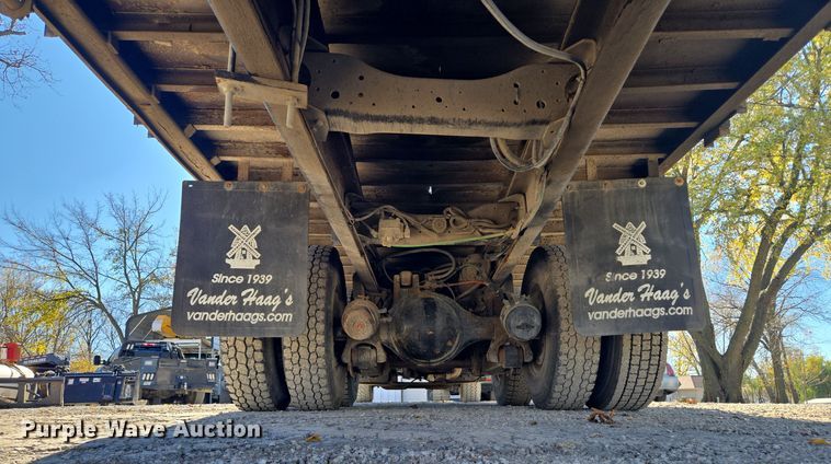 image for item EQ3584 1997 Ford  Max L-9000 grapple truck