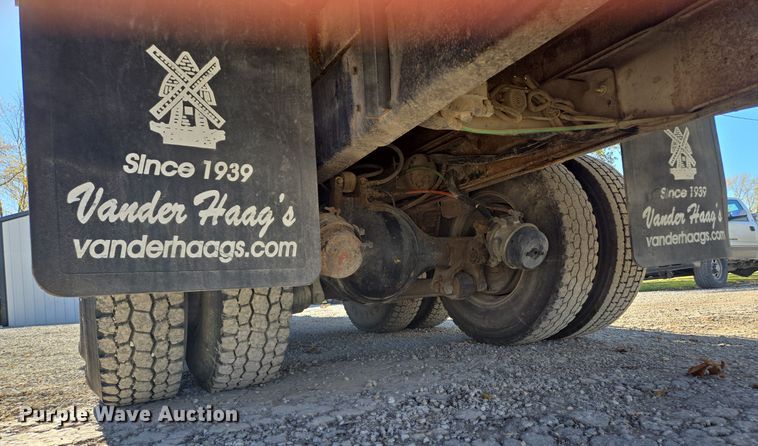 image for item EQ3584 1997 Ford  Max L-9000 grapple truck