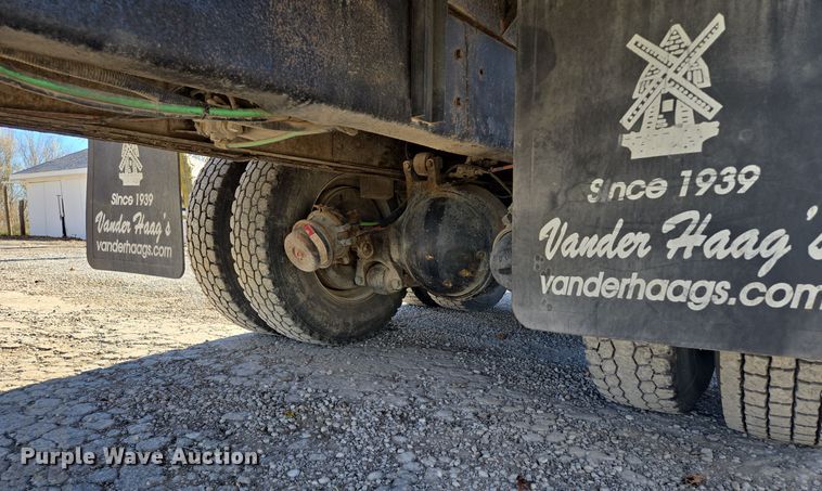 image for item EQ3584 1997 Ford  Max L-9000 grapple truck