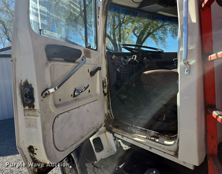 image for item EQ3584 1997 Ford  Max L-9000 grapple truck