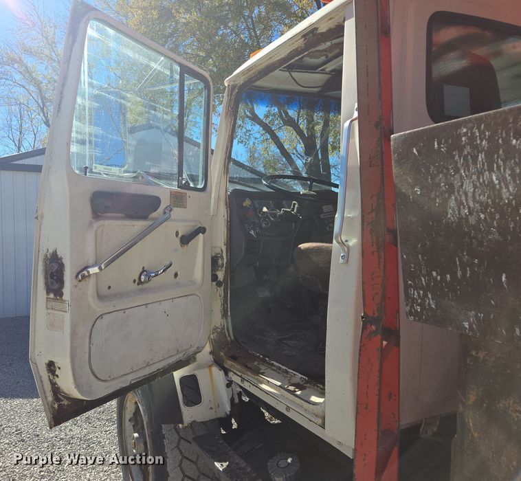 image for item EQ3584 1997 Ford  Max L-9000 grapple truck