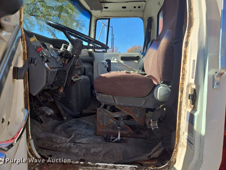 image for item EQ3584 1997 Ford  Max L-9000 grapple truck