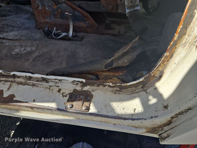 image for item EQ3584 1997 Ford  Max L-9000 grapple truck