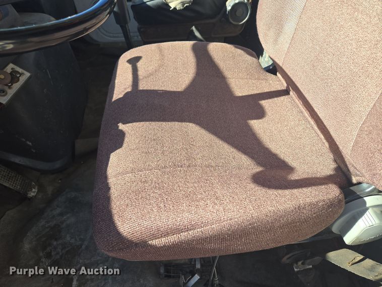 image for item EQ3584 1997 Ford  Max L-9000 grapple truck