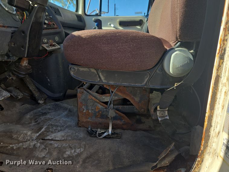 image for item EQ3584 1997 Ford  Max L-9000 grapple truck